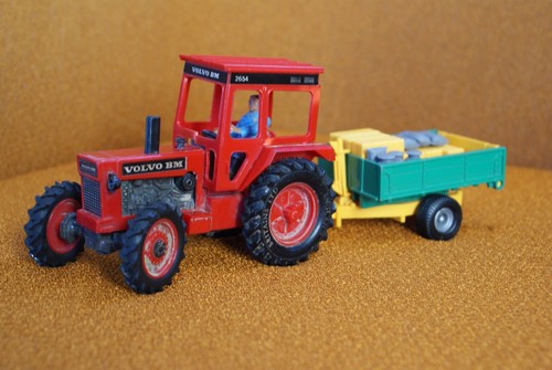 Trattore rosso volvo - trattore,